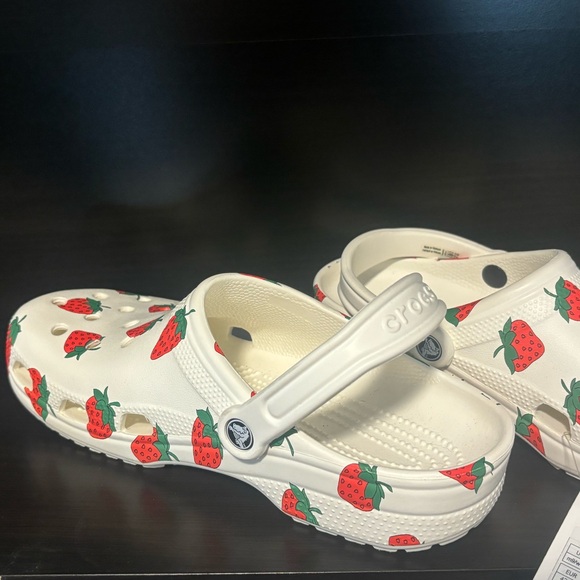 CROCS Classic Vacay Vibes Clog Strawberry print Mens 9 Womens 11 RARE - Picture 2 of 4